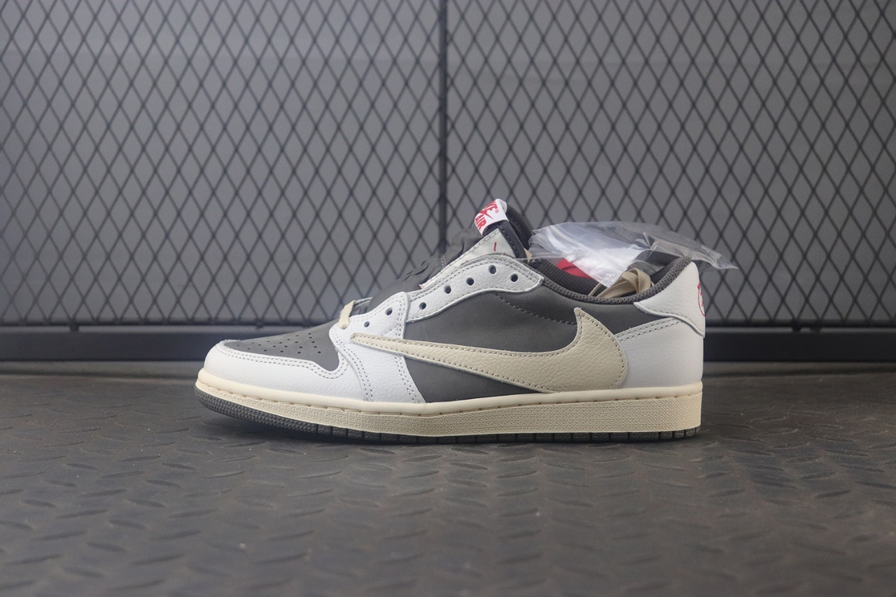 [PK공장]조던 1 x 트래비스 스캇 레트로 로우 OG SP 세일 앤 리저록