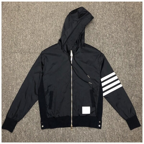 톰브라운 바람막이 자켓