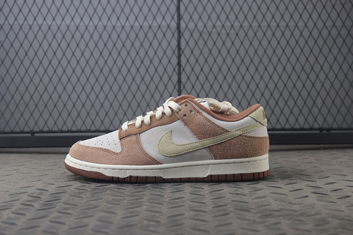 [M공장]나이키 덩크 로우 프로 프리미엄 미디움 커리