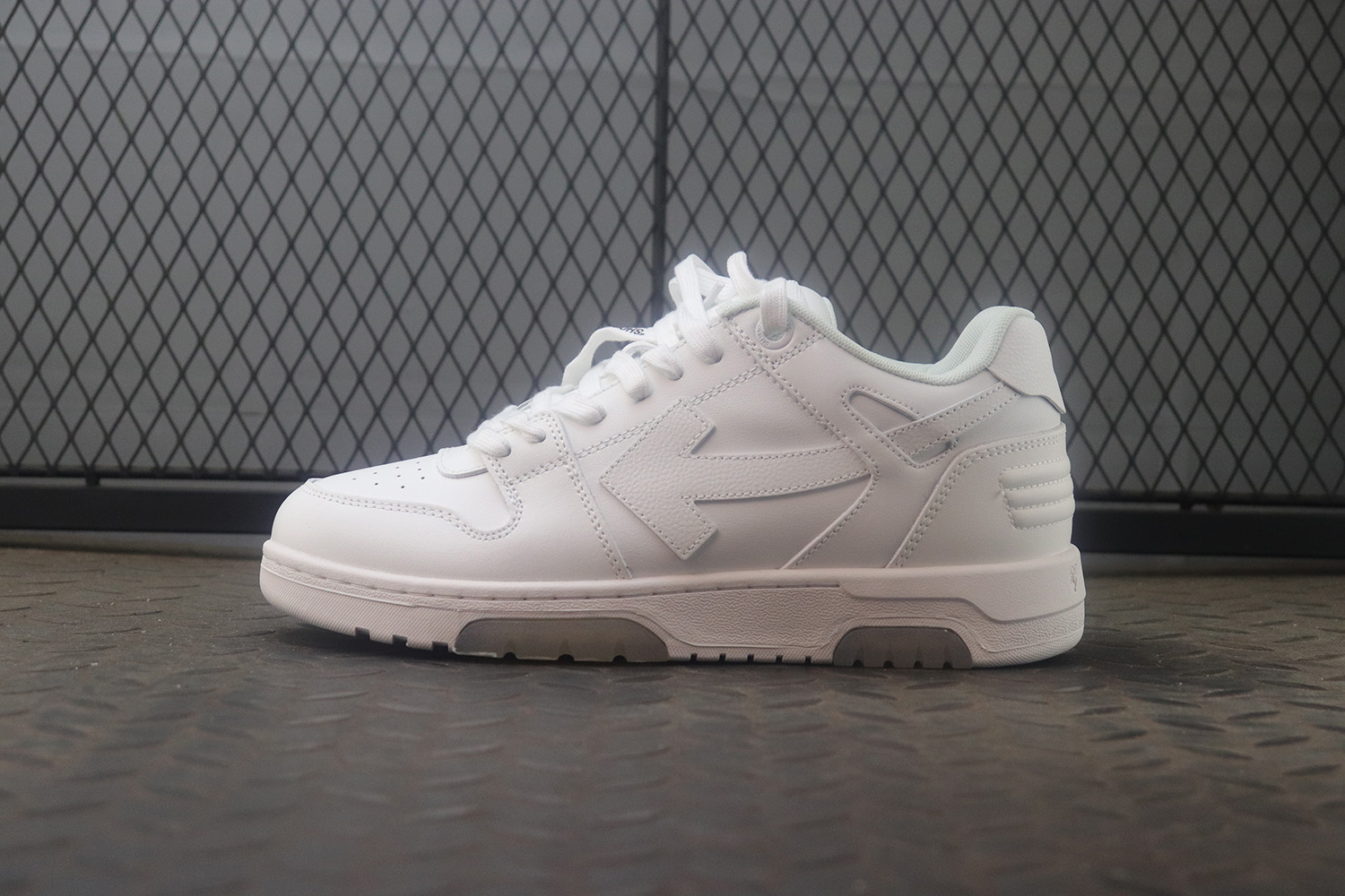 오프화이트 스니커즈