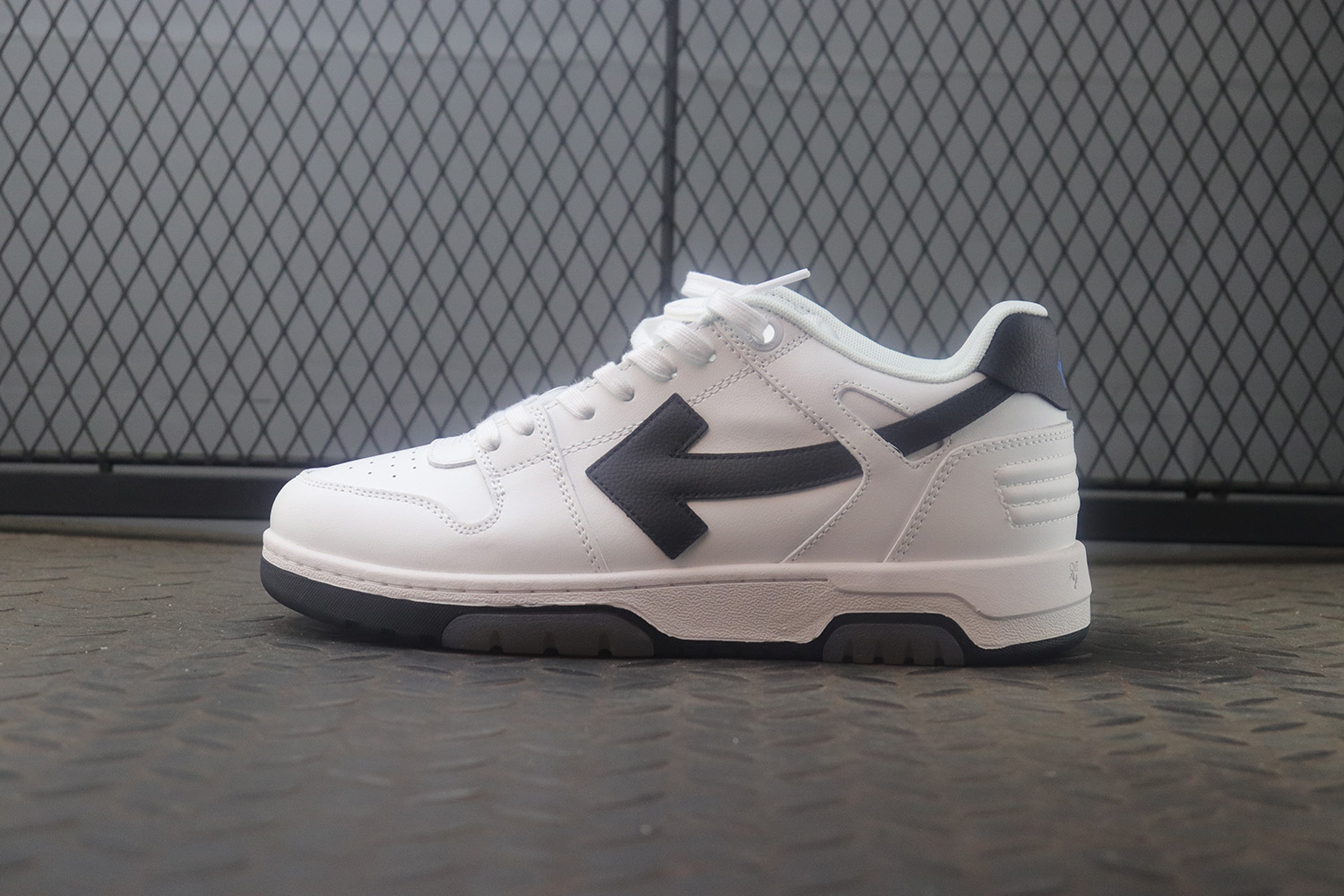 오프화이트 스니커즈