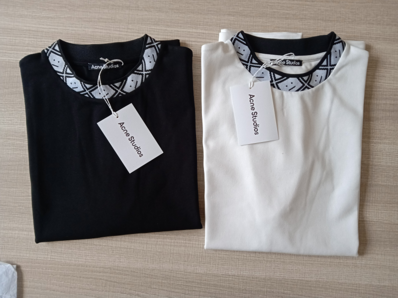 아크네 반팔티(블랙,화이트)