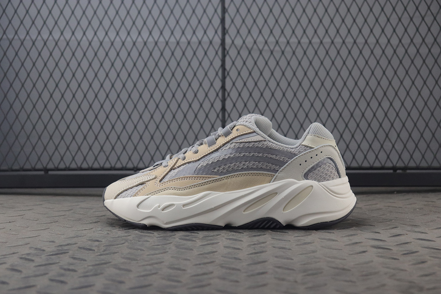 [PK공장]아디다스 이지부스트700 크림