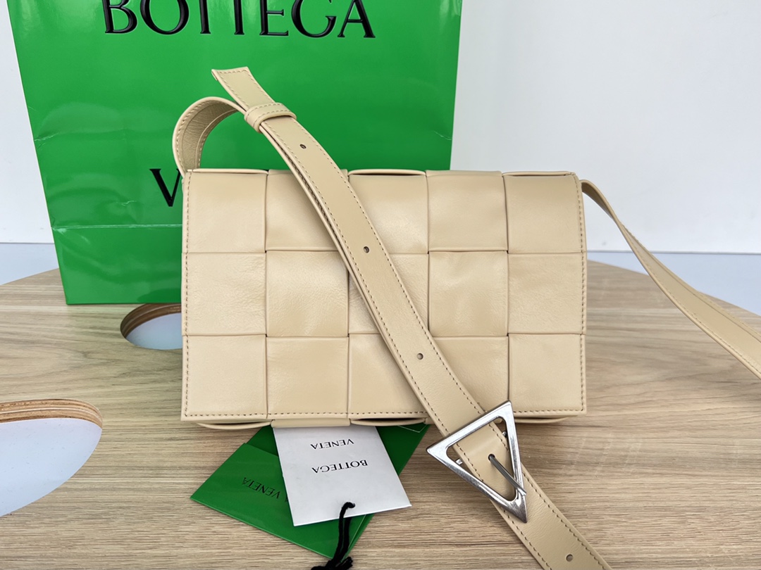 [징공장]보테가 베네타 카세트백 667298